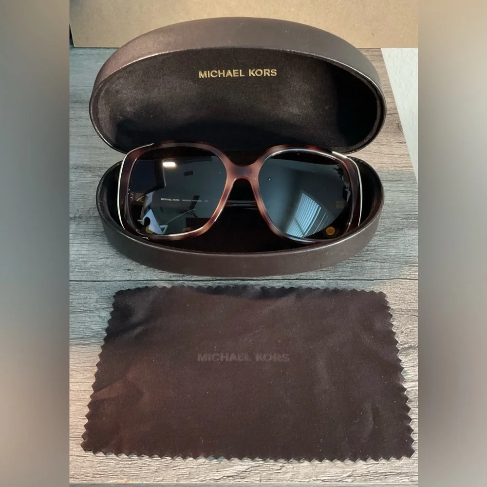 ✨ Michael Kors Gabriella Tortoise Sunglasses ✨